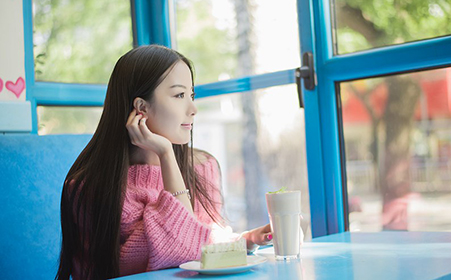 女孩说早上好怎么样高情商幽默回复暖她一整天？