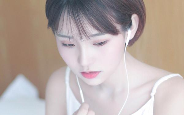 内向女孩暗恋表现 内向女生的暗恋征兆
